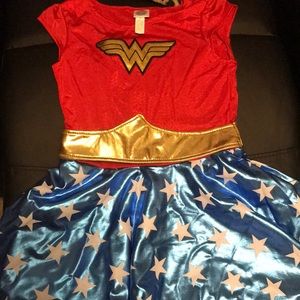 WONDER WOMAN GIRLS COSTUME WITH CAPE & ACCESSORIES